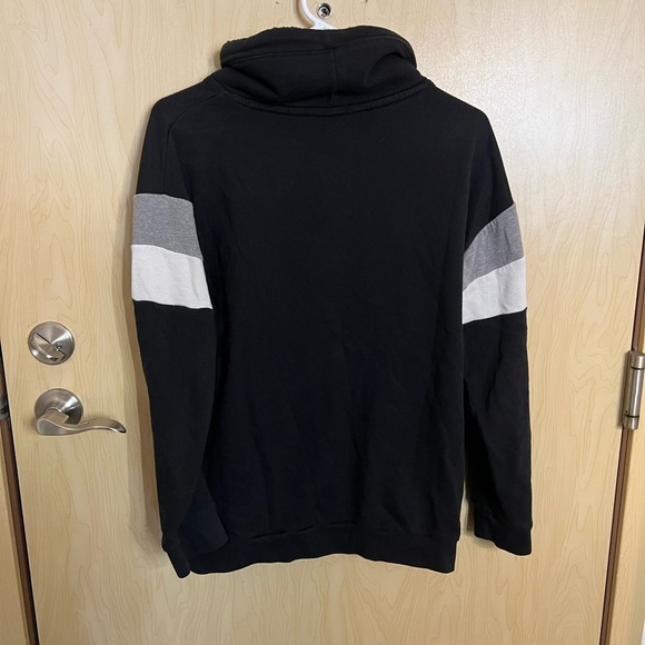 vs pink sweatshirt - Picture 4 of 5